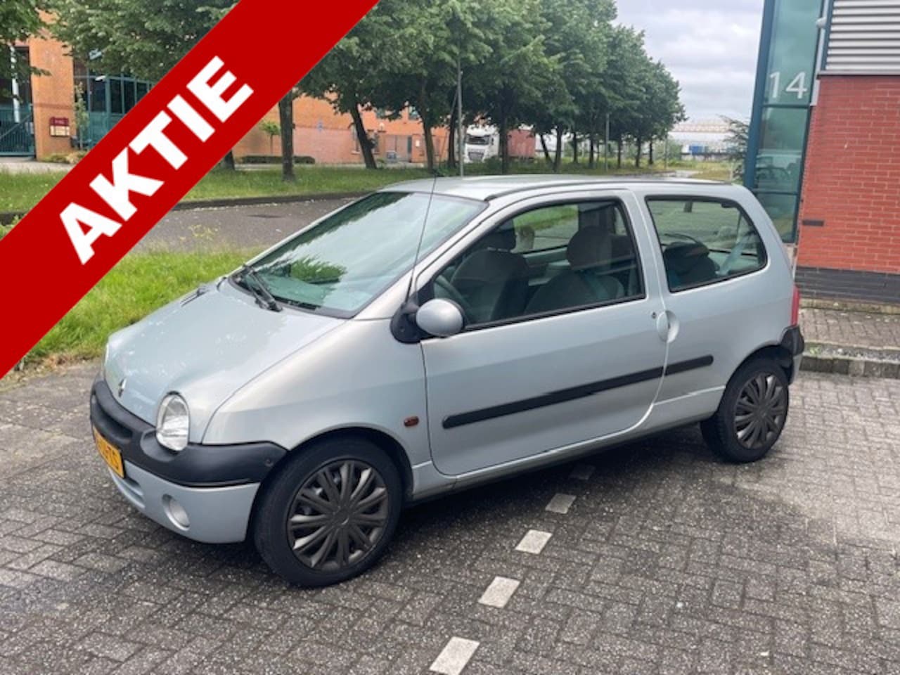 Renault Twingo - 1.2 Hélios Quickshift 5 APK TM 23/05/26 KM 177800 NAP EL.RAMEN + EL>SPIEGELS + RADIO CD SP - AutoWereld.nl