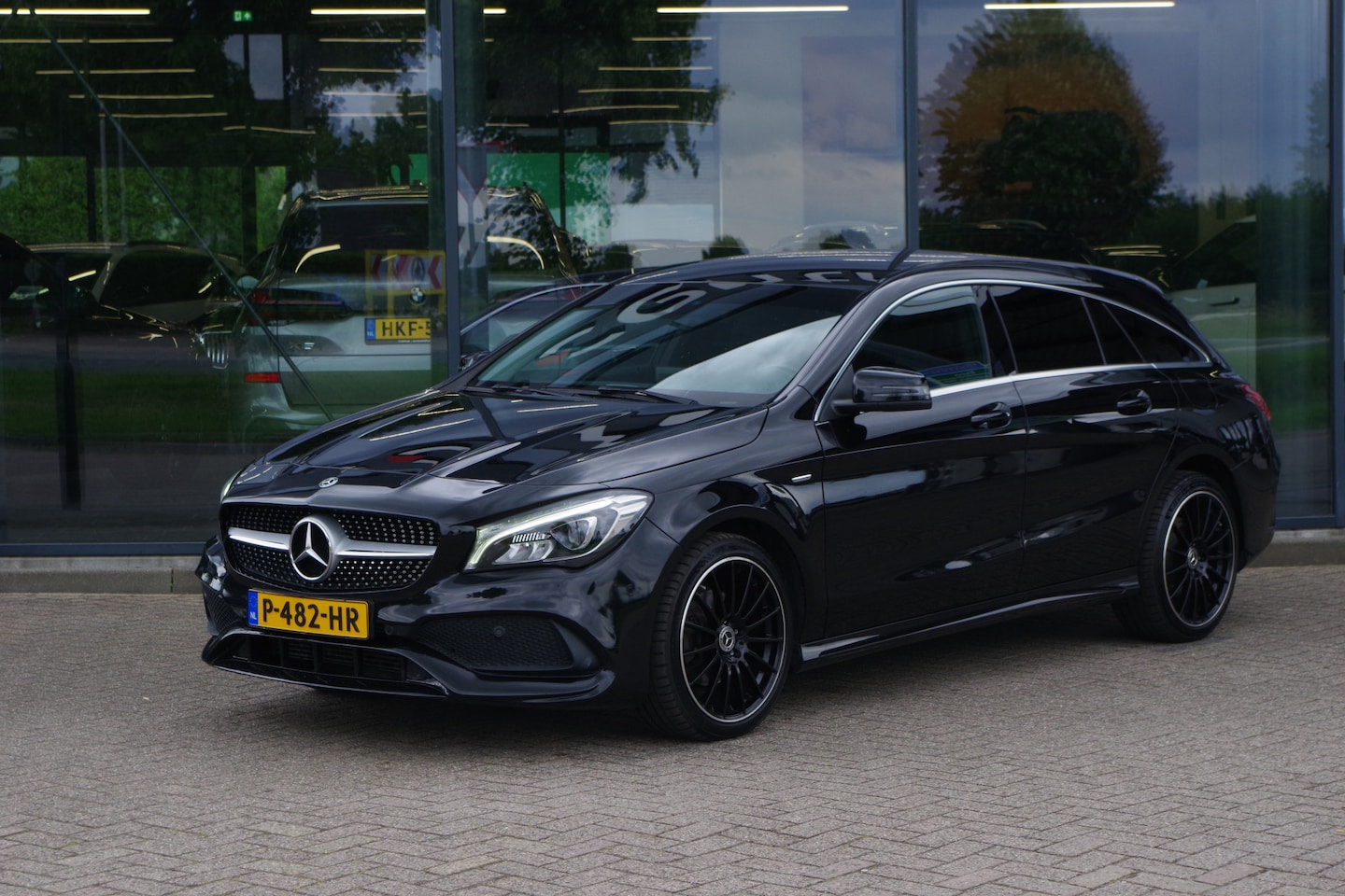 Mercedes-Benz CLA-klasse Shooting Brake - 180 Business Solution AMG Night Pakket, LED, Leder, Navigatie - AutoWereld.nl