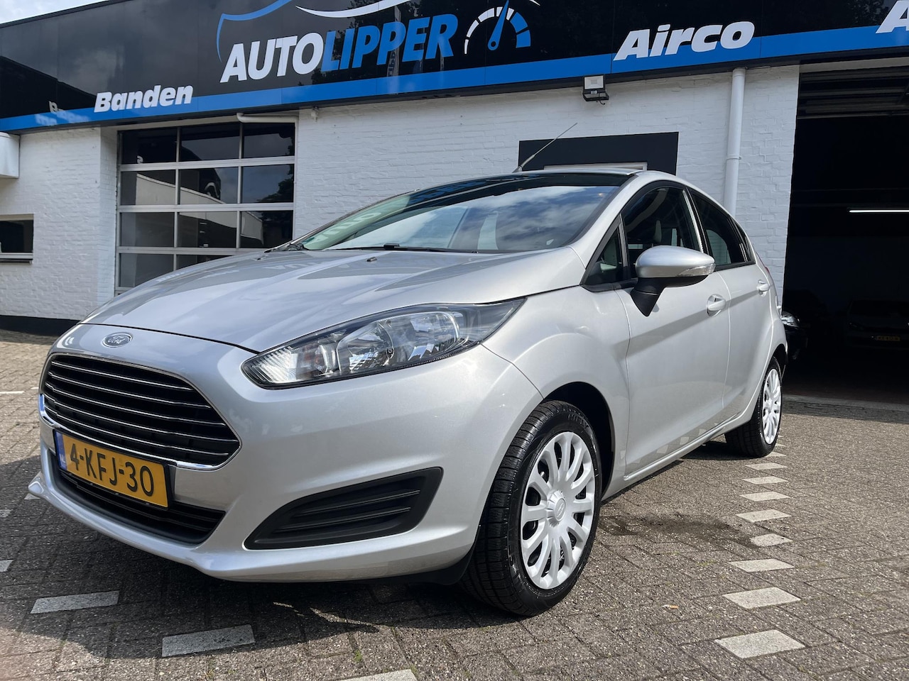 Ford Fiesta - 1.0 Champion /CC/Nieuwe all season banden/Nieuwe apk bij aflevering/5 drs/Trekhaak - AutoWereld.nl