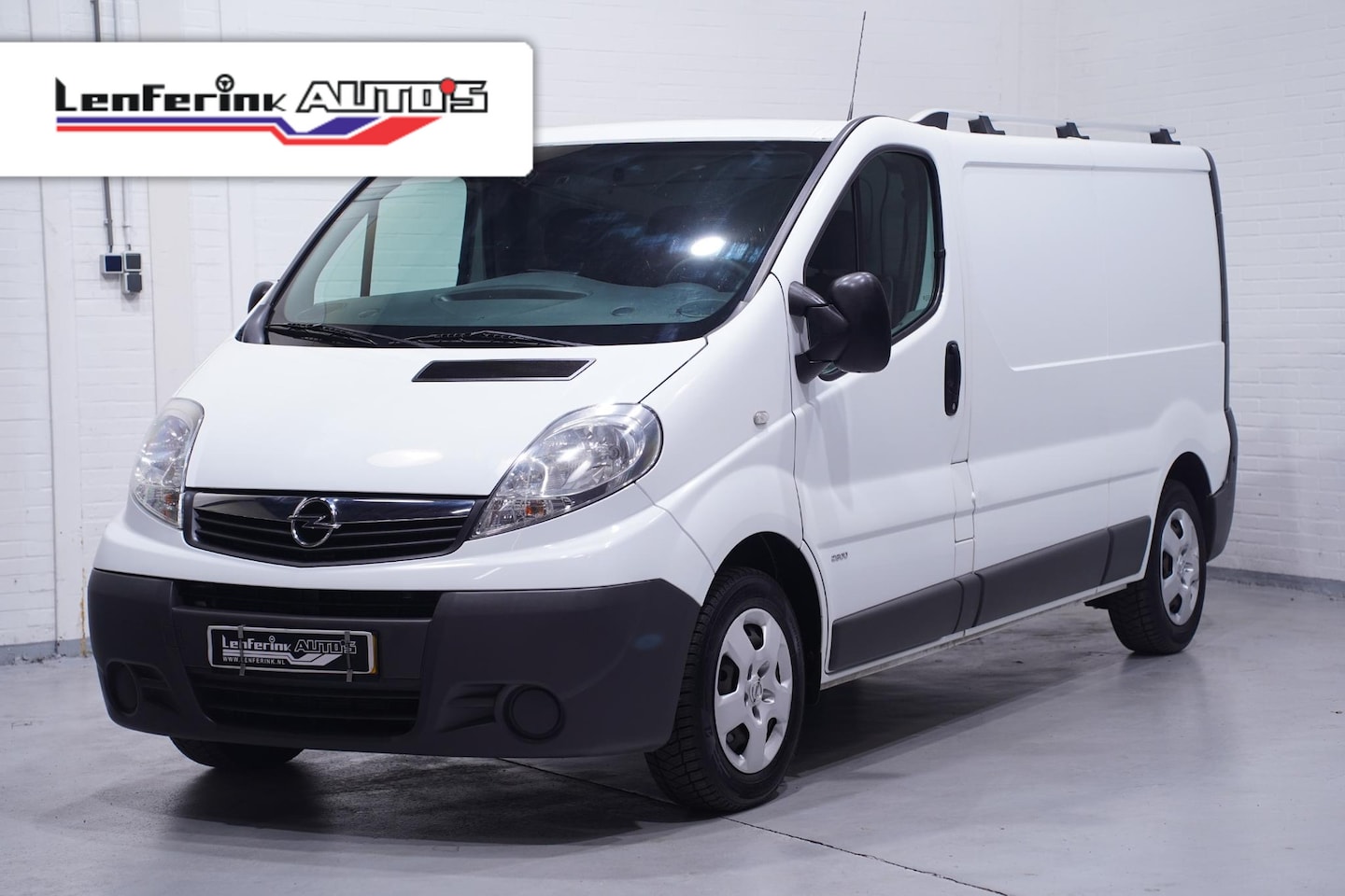 Opel Vivaro - 2.0 CDTI 114 pk L2H1 Airco, Trekhaak, Camera APK 02-2026, Dakdragers, 3-Zits - AutoWereld.nl