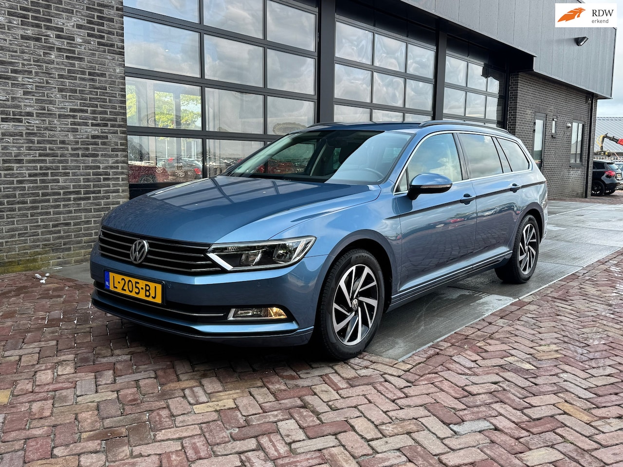 Volkswagen Passat Variant - 1.4 TSI ACT Connected Series Plus | 95.000KM! | Trekhaak | Navi | Clima | Cruise | - AutoWereld.nl
