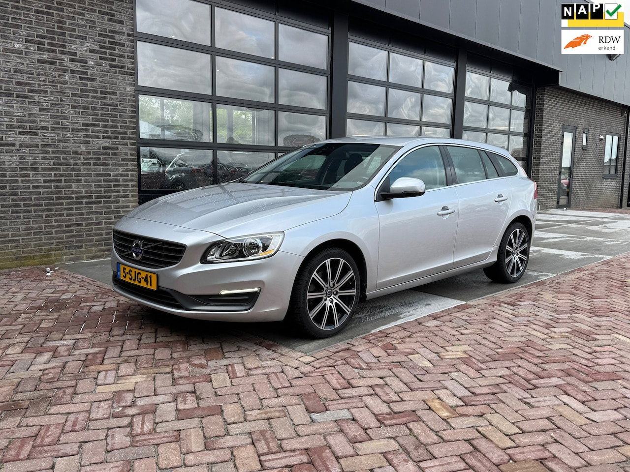 Volvo V60 - 1.6 T3 Momentum | Navi | Clima | Cruise | - AutoWereld.nl