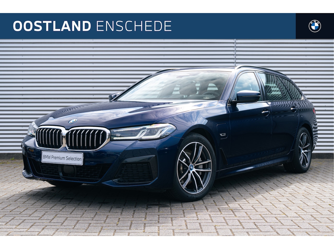 BMW 5-serie Touring - 530e xDrive High Executive M Sport Automaat / Panoramadak / Sportstoelen / Soft-Close / Ad - AutoWereld.nl