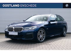BMW 5-serie Touring - 530e xDrive High Executive M Sport Automaat / Panoramadak / Sportstoelen / Soft-Close / Ad
