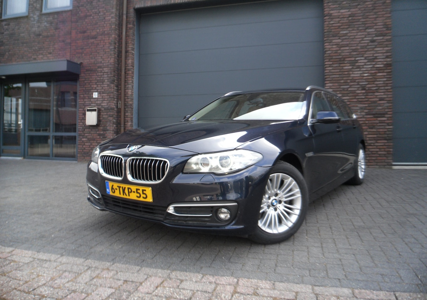 BMW 5-serie Touring - 520i High Executive Bekleding Leer - AutoWereld.nl