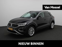 Volkswagen T-Roc - 1.0 TSI Life Edition | Camera | Parkeersensoren | Led | 17 Inch Velgen | Apple carplay | A
