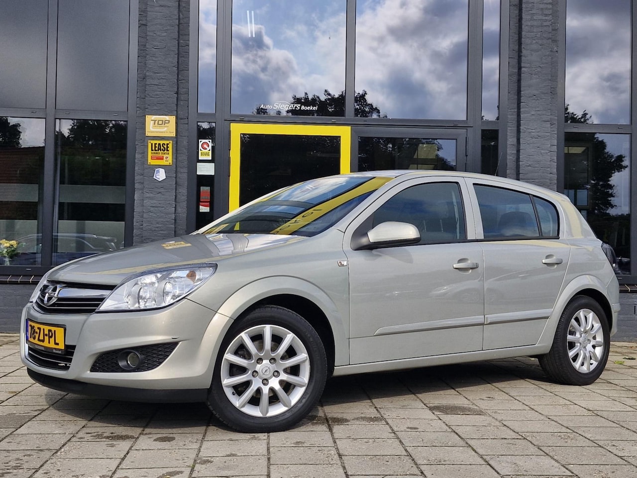 Opel Astra - 1.6 Business | Trekhaak - AutoWereld.nl