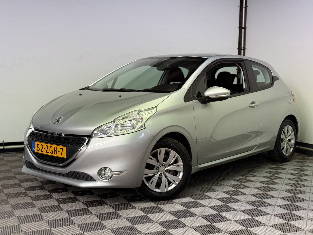 Peugeot 208 - 1.4 VTi Active Navi Airco NL Auto - AutoWereld.nl