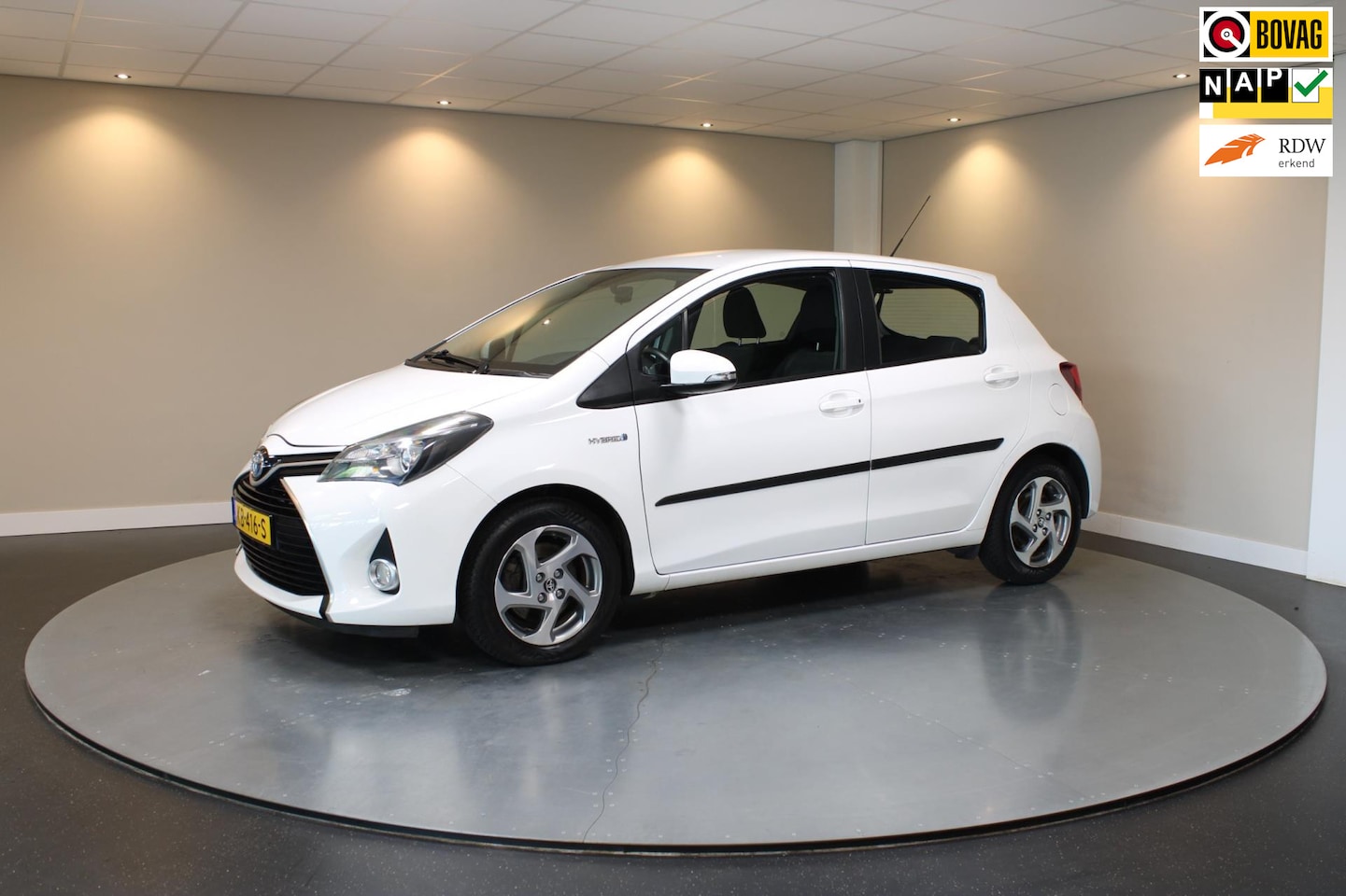 Toyota Yaris - 1.5 Hybrid Aspiration *Automaat* Camera|Cruise|All-seasons - AutoWereld.nl