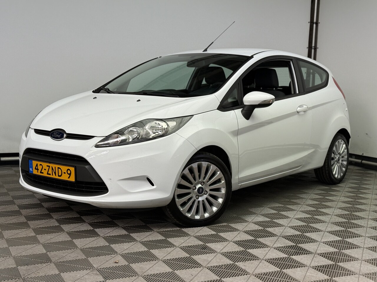 Ford Fiesta - 1.25 Champion 3-drs Airco LM16" NL Auto - AutoWereld.nl