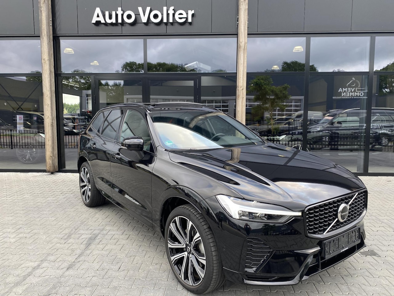 Volvo XC60 - 2.0 B4 R-Design Pano/led/360/Facelift - AutoWereld.nl