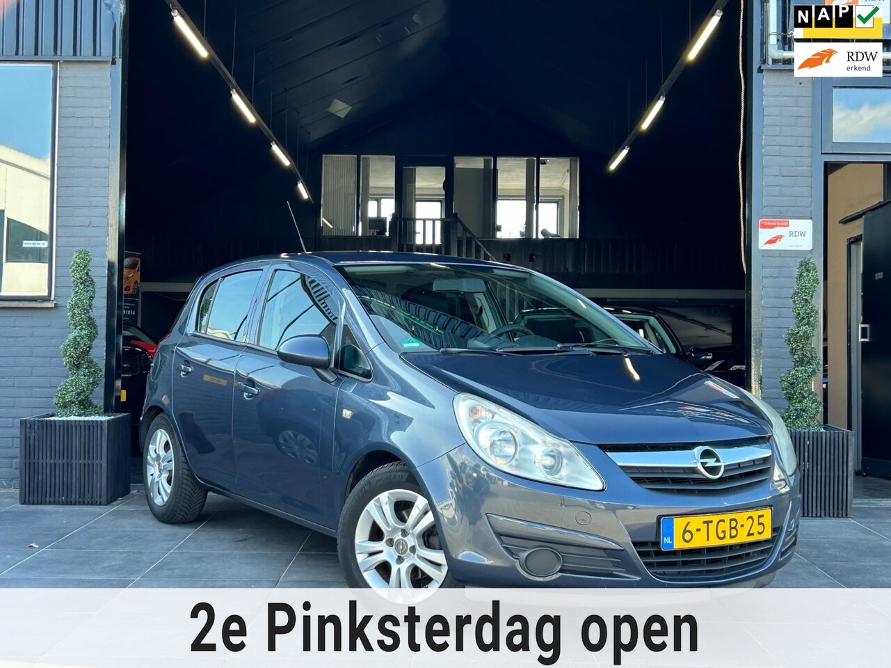 Opel Corsa - 1.4-16V '111' Edition Airco|Cruise|Trekhaak|APK - AutoWereld.nl