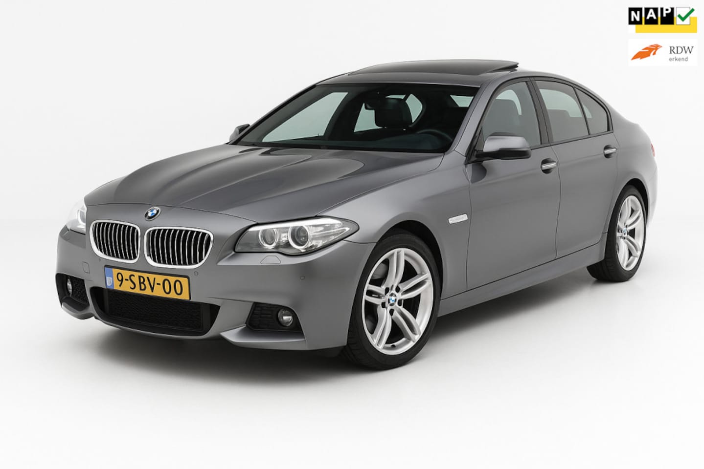 BMW 5-serie - 520i 184pk|M-Pakket|Pano|Leer|19” M-Velgen|NAP|Trekhaak|2013 - AutoWereld.nl