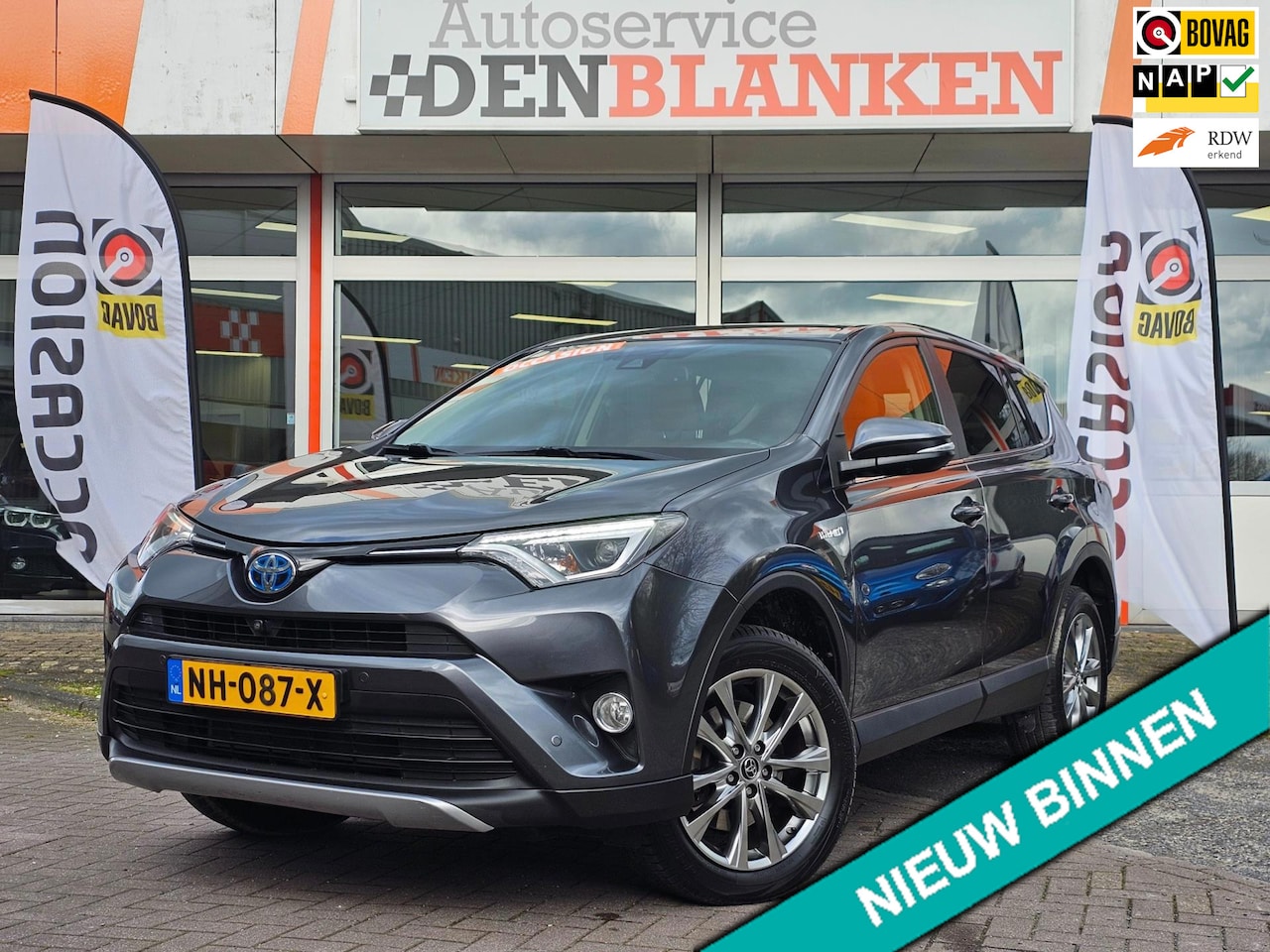 Toyota RAV4 - 2.5 Hybrid AWD Automaat Executive BJ.2017 / Navi / Led / Panodak / Leer / Clima / Trekhaak - AutoWereld.nl
