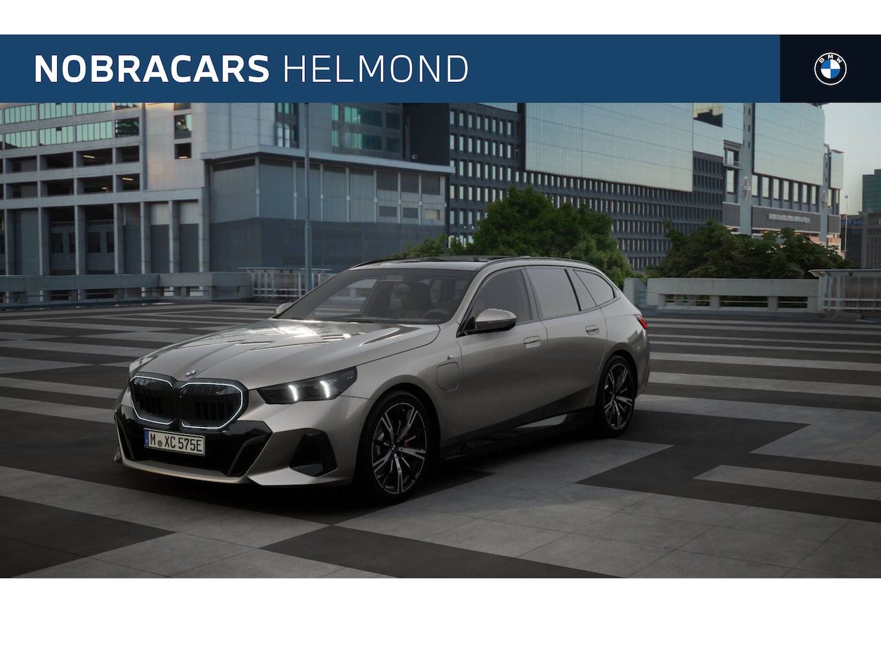 BMW 5-serie Touring - 530e High Executive M Sport Automaat / Panoramadak / Trekhaak / Adaptieve LED / Parking As - AutoWereld.nl