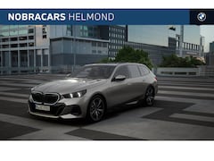 BMW 5-serie Touring - 530e High Executive M Sport Automaat / Panoramadak / Trekhaak / Adaptieve LED / Parking As