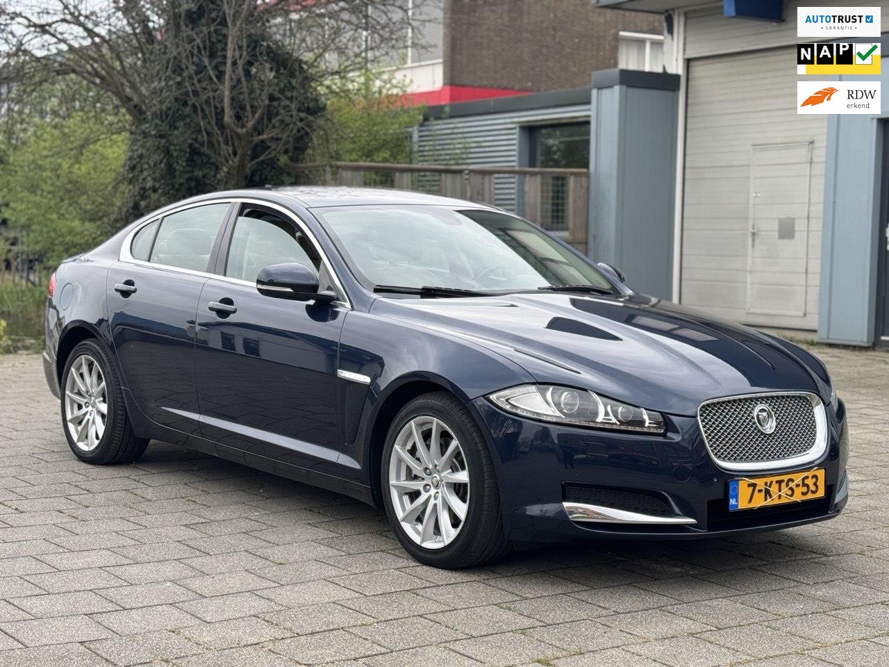Jaguar XF - 2.2D Premium Business Edition 2.2D Premium Business Edition ,km NAP,nieuwe apk ,lederen , navi , - AutoWereld.nl