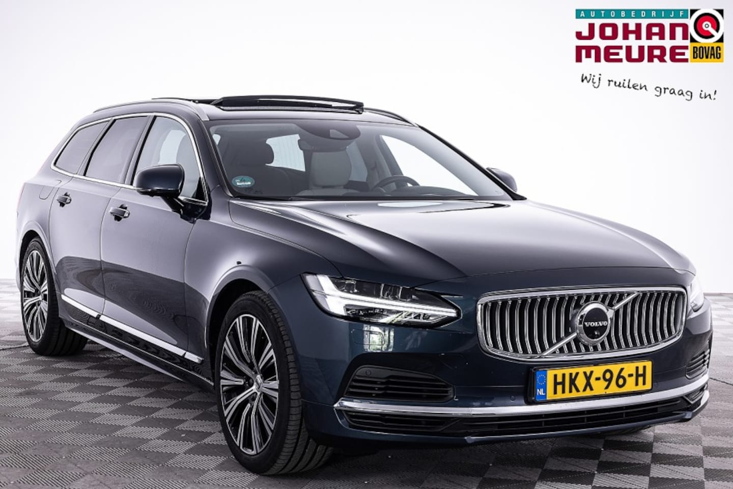 Volvo V90 - 2.0 T6 AWD Inscription | PANORAMA | B&W Audio | Hud | Nappa Leder | Trekhaak *2e Pinksterd - AutoWereld.nl