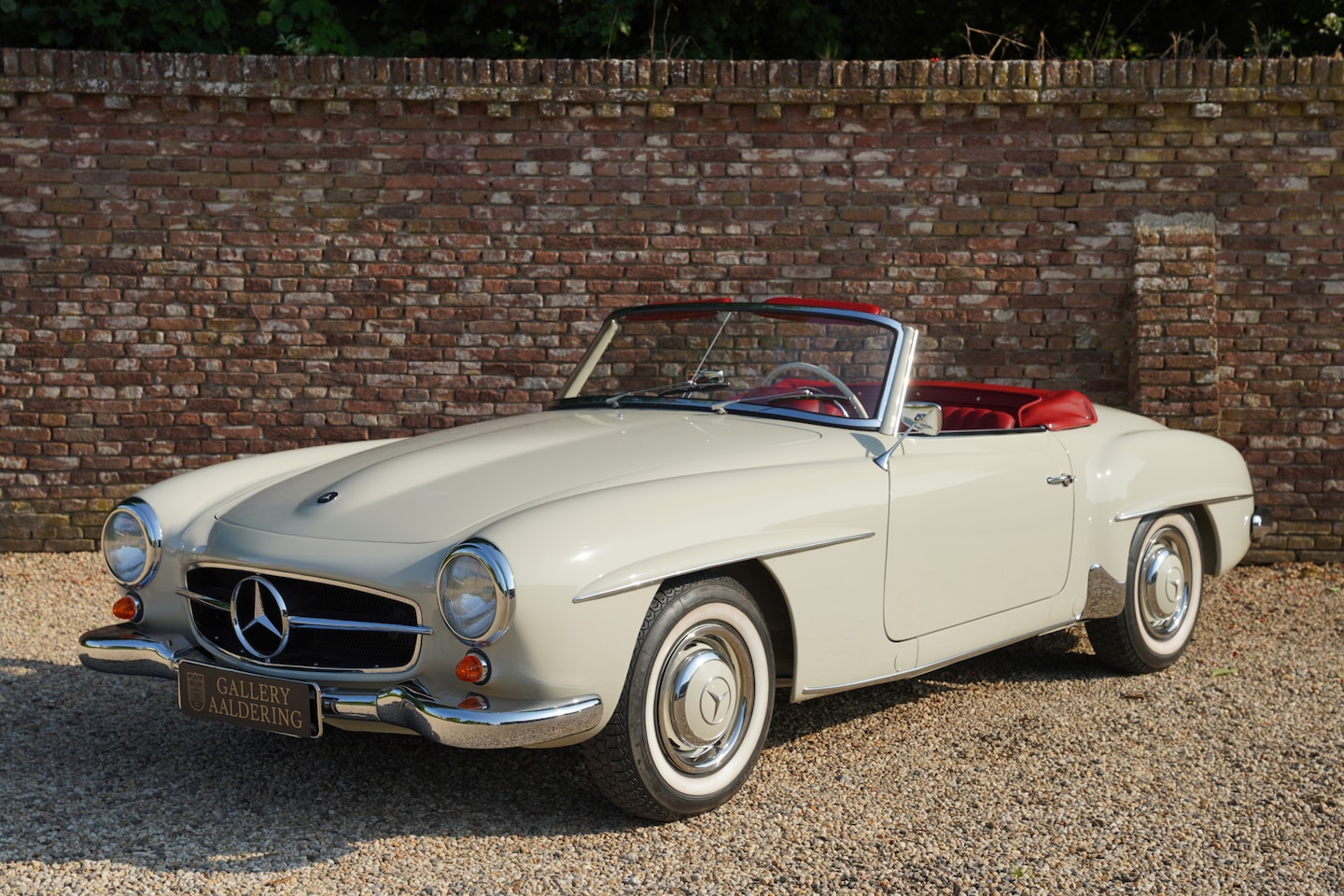 Mercedes-Benz SL-klasse Cabrio - 190 "Weiß­grau über Rot" "Nut&bolt" restored - Multiyear high-end restoration, Finished in - AutoWereld.nl