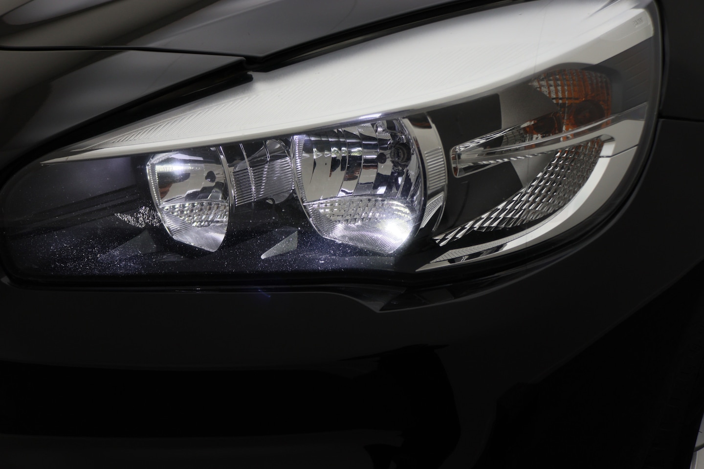 BMW 2-serie Active Tourer - 218i Essential Automaat Cruise, Stoelverwarming, LED, Climate, PDC - AutoWereld.nl