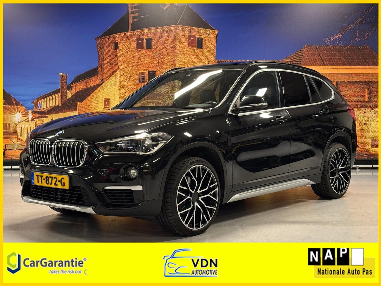 BMW X1 - SDrive20i Orange Edition II Automaat Leer Panodak LED - AutoWereld.nl