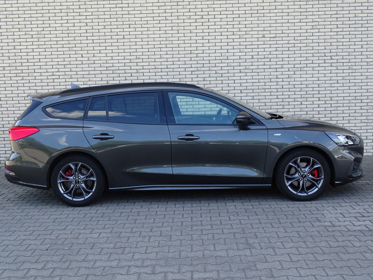 Ford Focus Wagon - 1.0 Turbo 125pk Mild Hybride ST Line X Business | Winterpack | Trekhaak | Elek. achterklep - AutoWereld.nl