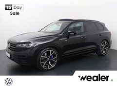 Volkswagen Touareg - 3.0 TSi eHybrid 4MOTION R | 462 PK | Trekhaak | Panoramadak | 22" Velgen | R Line | Head-u