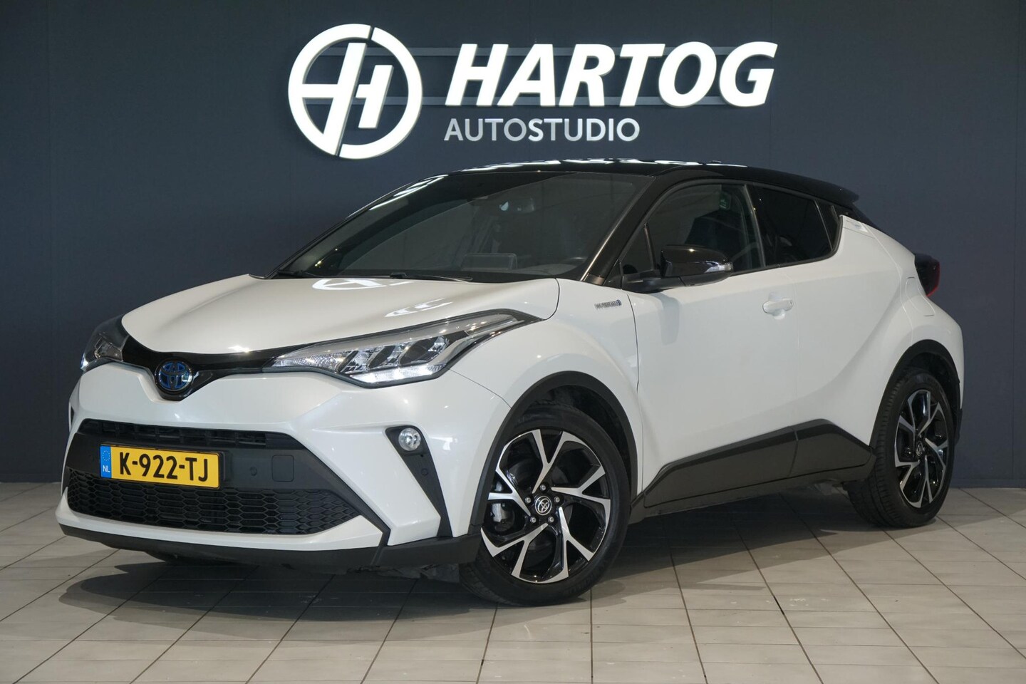 Toyota C-HR - 1.8 Hybrid Style Apple Carplay |Trekhaak |JBL |Dodehoekdetectie |Climate control - AutoWereld.nl