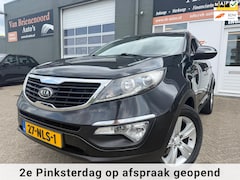 Kia Sportage - 2.0 X-ecutive Plus Pack met trekhaak en parkeersensoren en bluetooth telefoon en cruise co