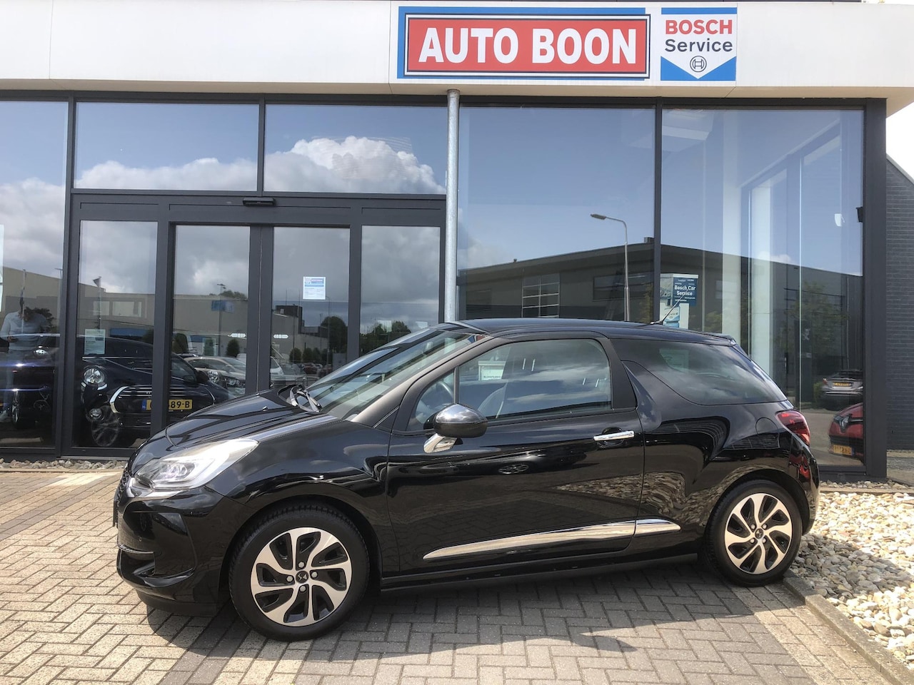 DS 3 - 1.2 82PK BUSNIESS : FULL-LED V+A/ECC/PDC/NAVI /P-CAM/ NL AUTO - KM=NAP - AutoWereld.nl