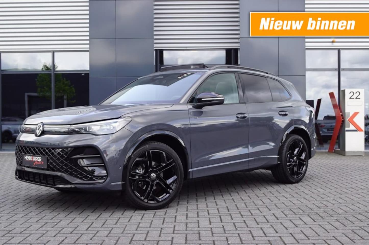 Volkswagen Tiguan - 1.5 eTSI DSG R-Line Black st 150pk /Panodak/Navi/Camera/20LM/Trekh - AutoWereld.nl