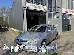 Hyundai i30 - 1.6i Style Airco Nieuwe APK NAP Logisch