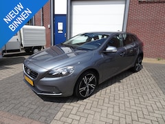 Volvo V40 - 2.0 T2 R-Design Trekhaak l Stoelverwarming l NAV