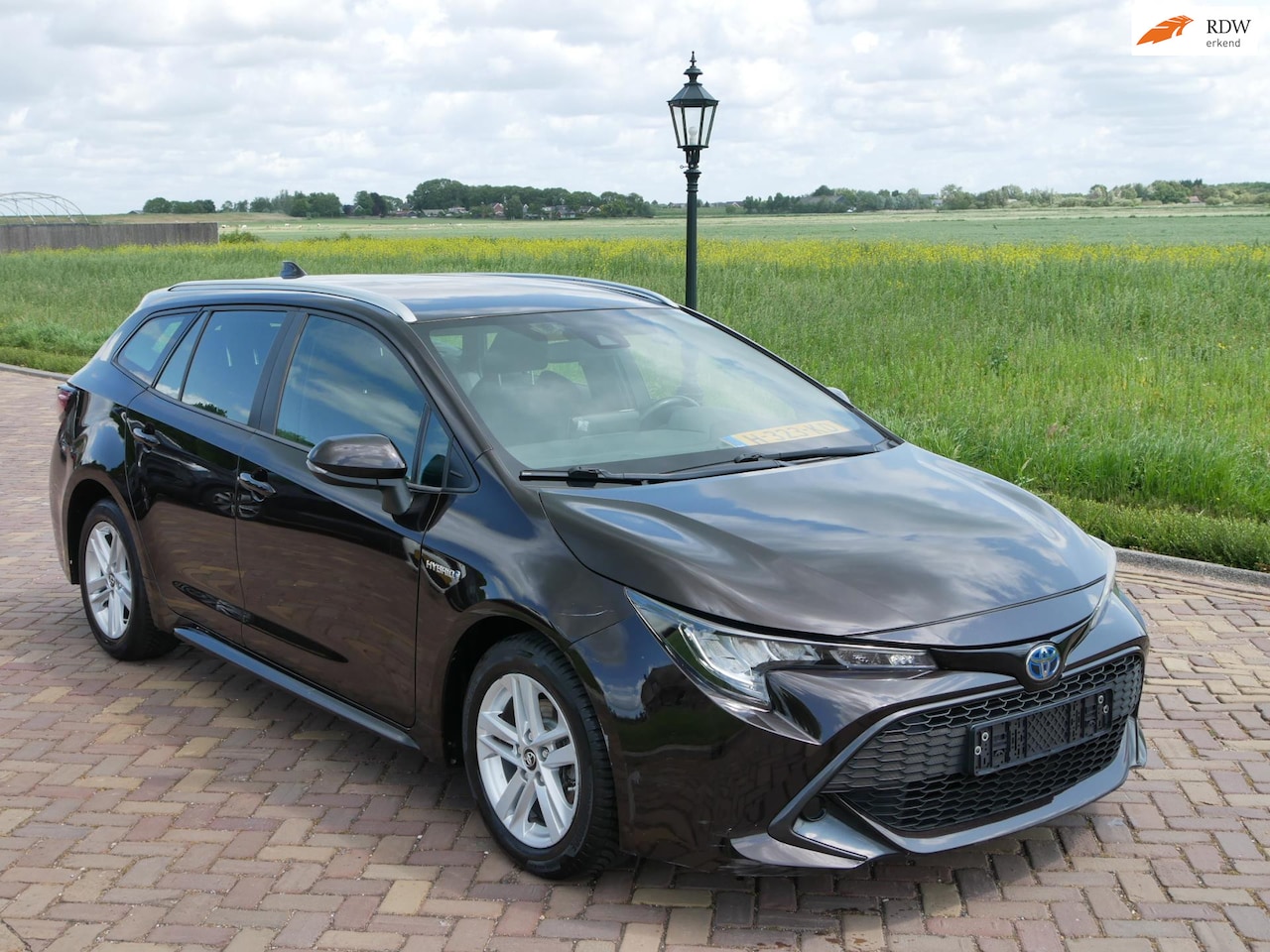 Toyota Corolla Touring Sports - 1.8 Hybrid Active CLIMA NAVI CAMERA ** 11499 NETTO ** - AutoWereld.nl