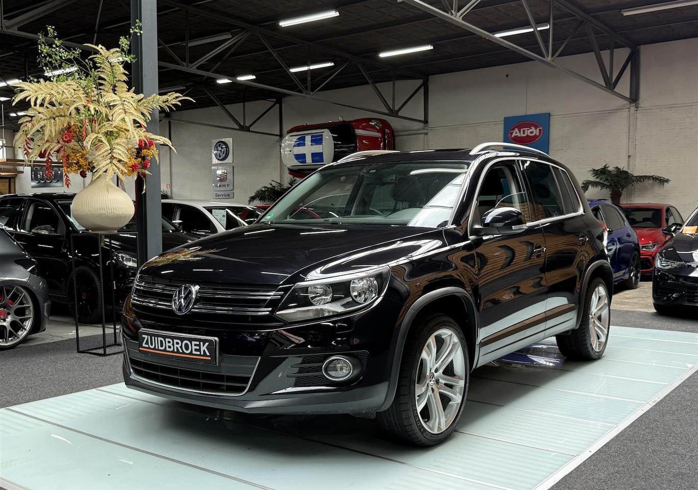 Volkswagen Tiguan - 2.0 TSI PANO 4Motion Clima Navi Keyless - AutoWereld.nl