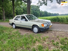 Mercedes-Benz 200-500 (W124) - 230 E Automaat..met Nieuwe Apk
