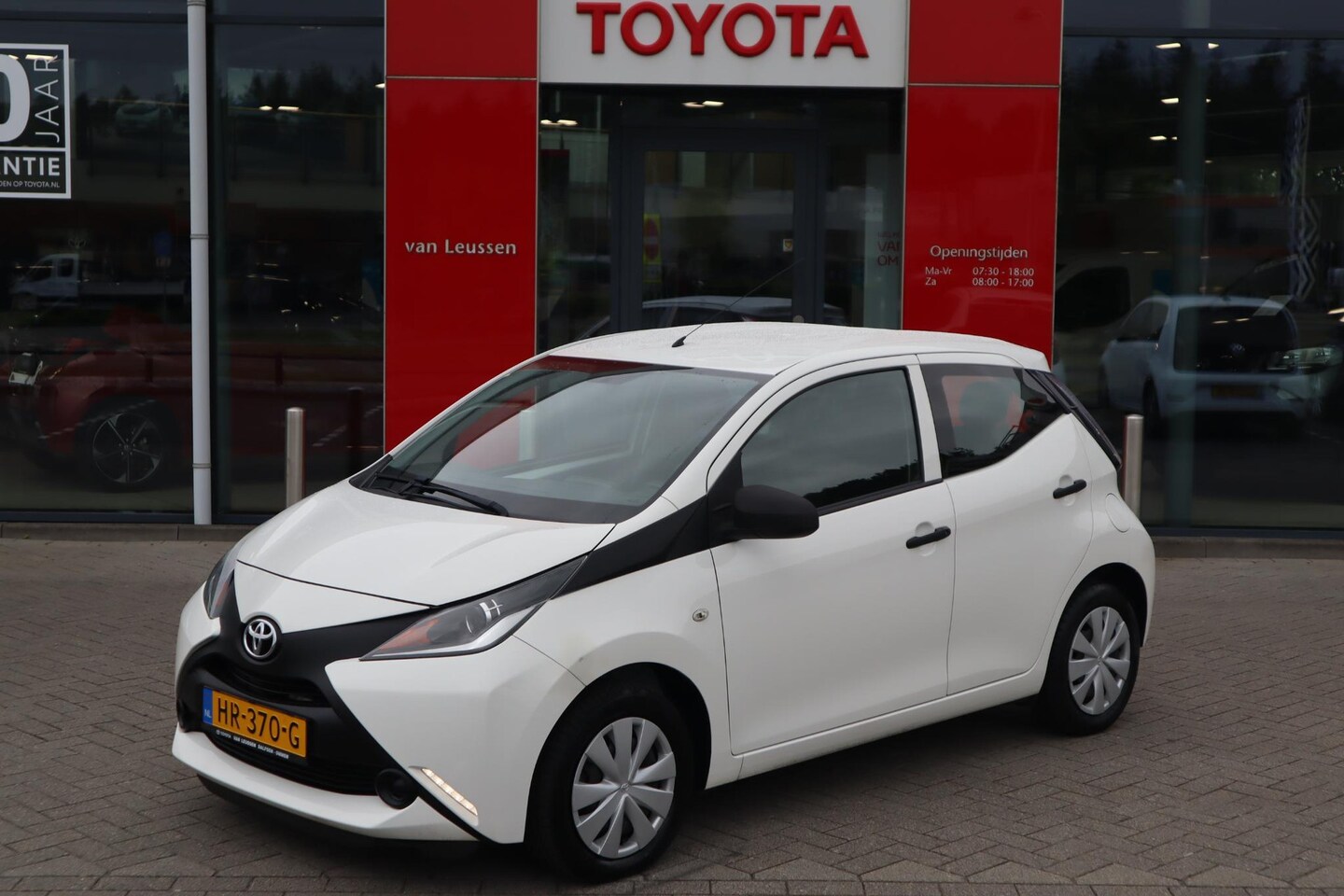 Toyota Aygo X - X-NOW 5-DEURS EL-RAMEN LED DAGRIJVERLICHTING AIRCO RADIO NL-AUTO - AutoWereld.nl