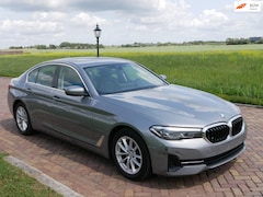 BMW 5-serie - 520D Bus Ed Plus AMBIANCE LIGHT SPORT SEATS 2022 *21499 NETTO