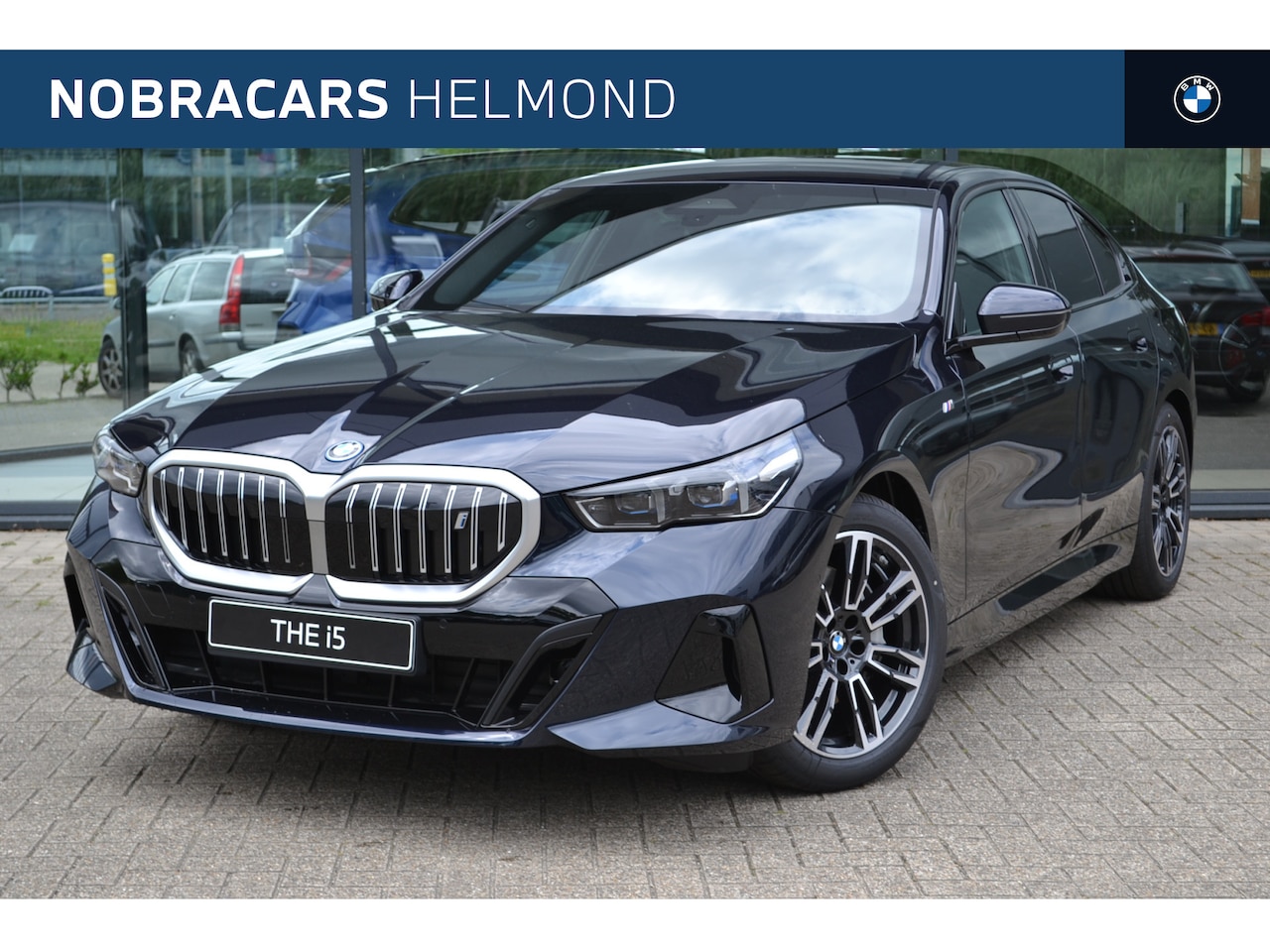 BMW i5 - eDrive40 M Sport / Achteruitrijcamera / Stoelverwarming / Adaptieve LED / Driving Assistan - AutoWereld.nl
