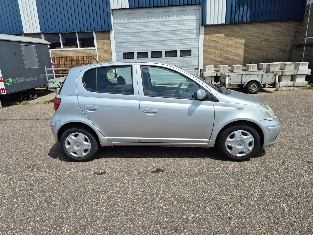 Toyota Yaris - 1.3 VVT-i S-Line 1.3 VVT-i S-Line, 5 deurs/ koude airco/ nieuw staat - AutoWereld.nl