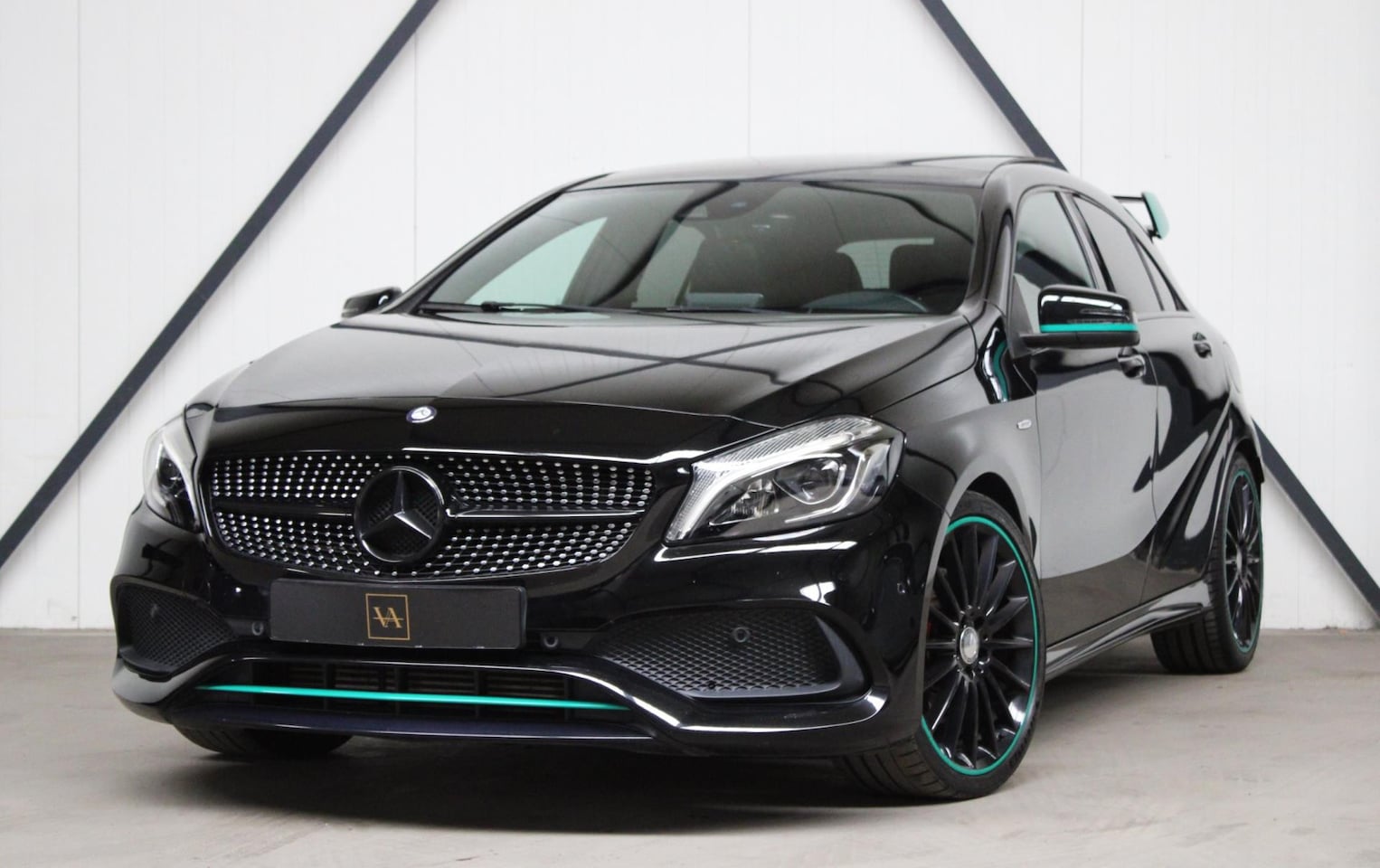 Mercedes-Benz A-klasse - 250 Motorsport Petronas Edition l Panoramdak l Key-Less l Standkachel - AutoWereld.nl