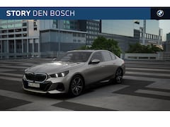 BMW 5-serie - 530e High Executive M Sport Automaat / Panoramadak / Adaptieve LED / Parking Assistant Plu