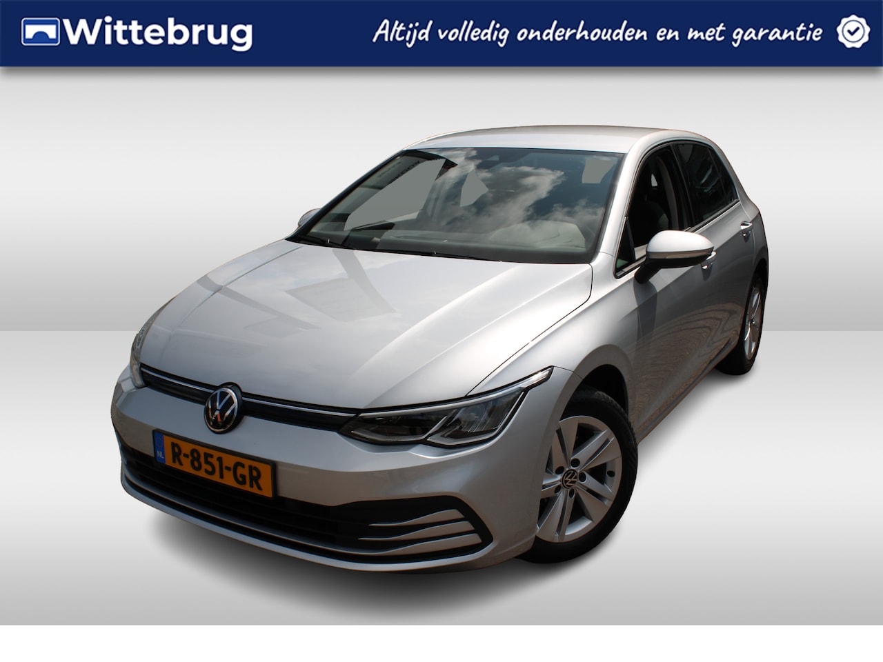 Volkswagen Golf - 1.0 TSI 110pk Life / LED / Parkeersensoren / LM velgen 16 inch / NAVI by App Connect / All - AutoWereld.nl