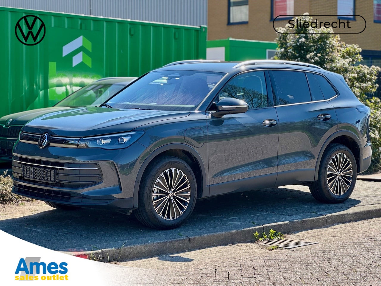 Volkswagen Tiguan - 1.5 204pk eHybrid Life Edition | Verwarmbare stoelen/bank/voorruit | Adaptive cruise contr - AutoWereld.nl