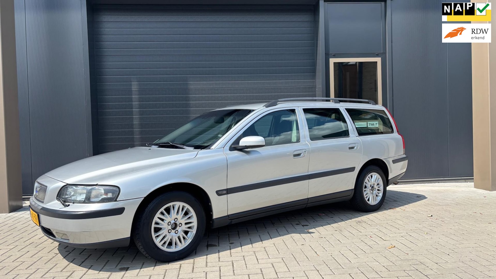 Volvo V70 - 2.4 D Edition II CLIMA | STOELVERWARMING | CRUISE | APK 2026 | D-RIEM V.V. | PERFECT ONDER - AutoWereld.nl