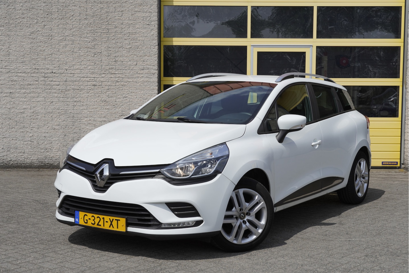 Renault Clio Estate - 0.9 TCe Zen BJ2020 Led | Navi | Airco | Cruise control | Getint glas - AutoWereld.nl