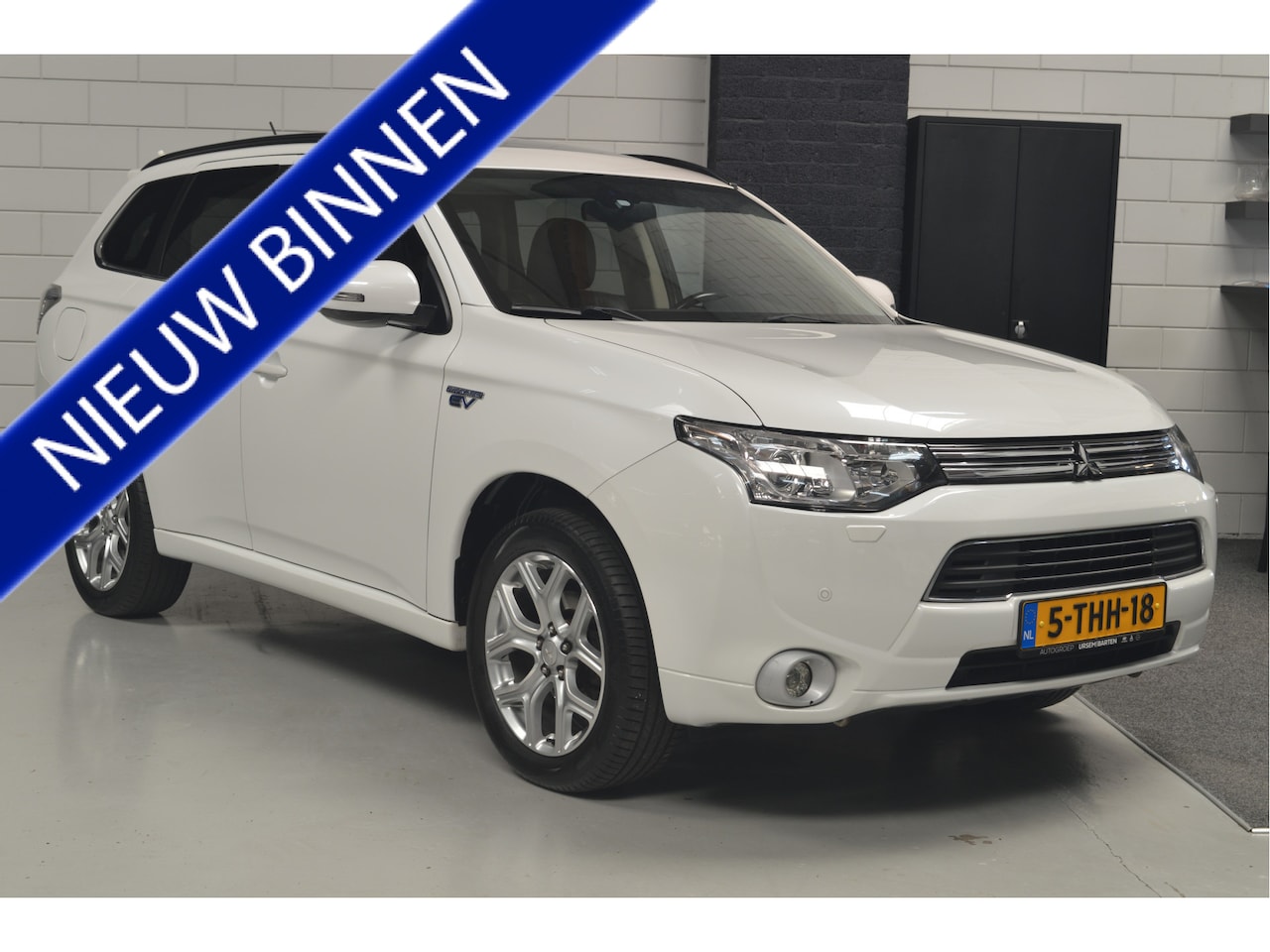 Mitsubishi Outlander - 2.0 PHEV Instyle // TREKHAAK // NAVI // SCHUIFDAK // CAMERA // DEALER ONDERHOUDEN // - AutoWereld.nl