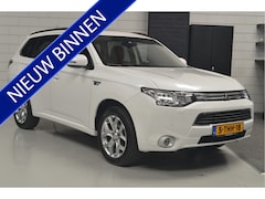 Mitsubishi Outlander - 2.0 PHEV Instyle // TREKHAAK // NAVI // SCHUIFDAK // CAMERA // DEALER ONDERHOUDEN //