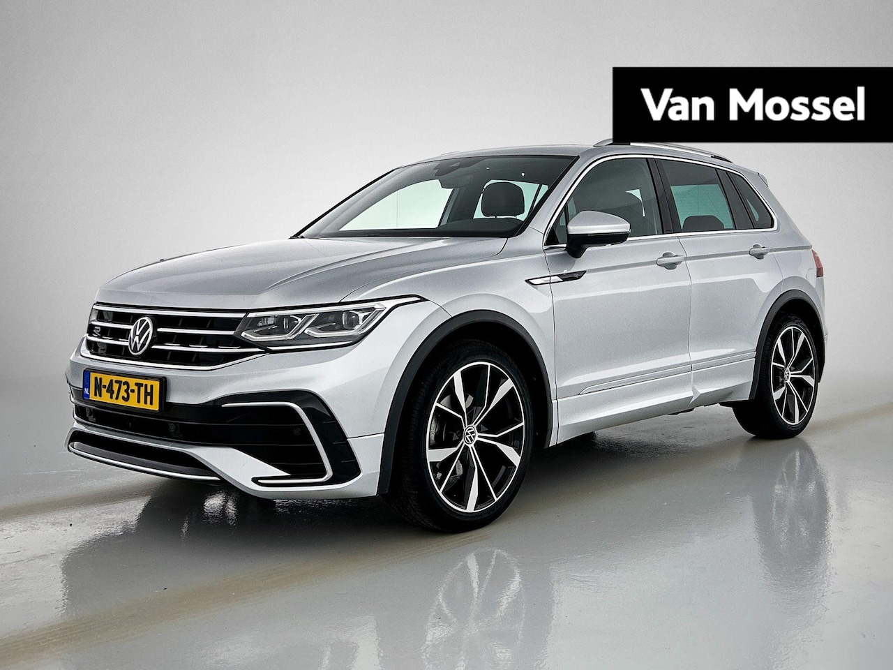 Volkswagen Tiguan - 1.5 TSI R-Line | Automaat | LMV | Panorama dak | Climate control | Navigatie | Virtual coc - AutoWereld.nl