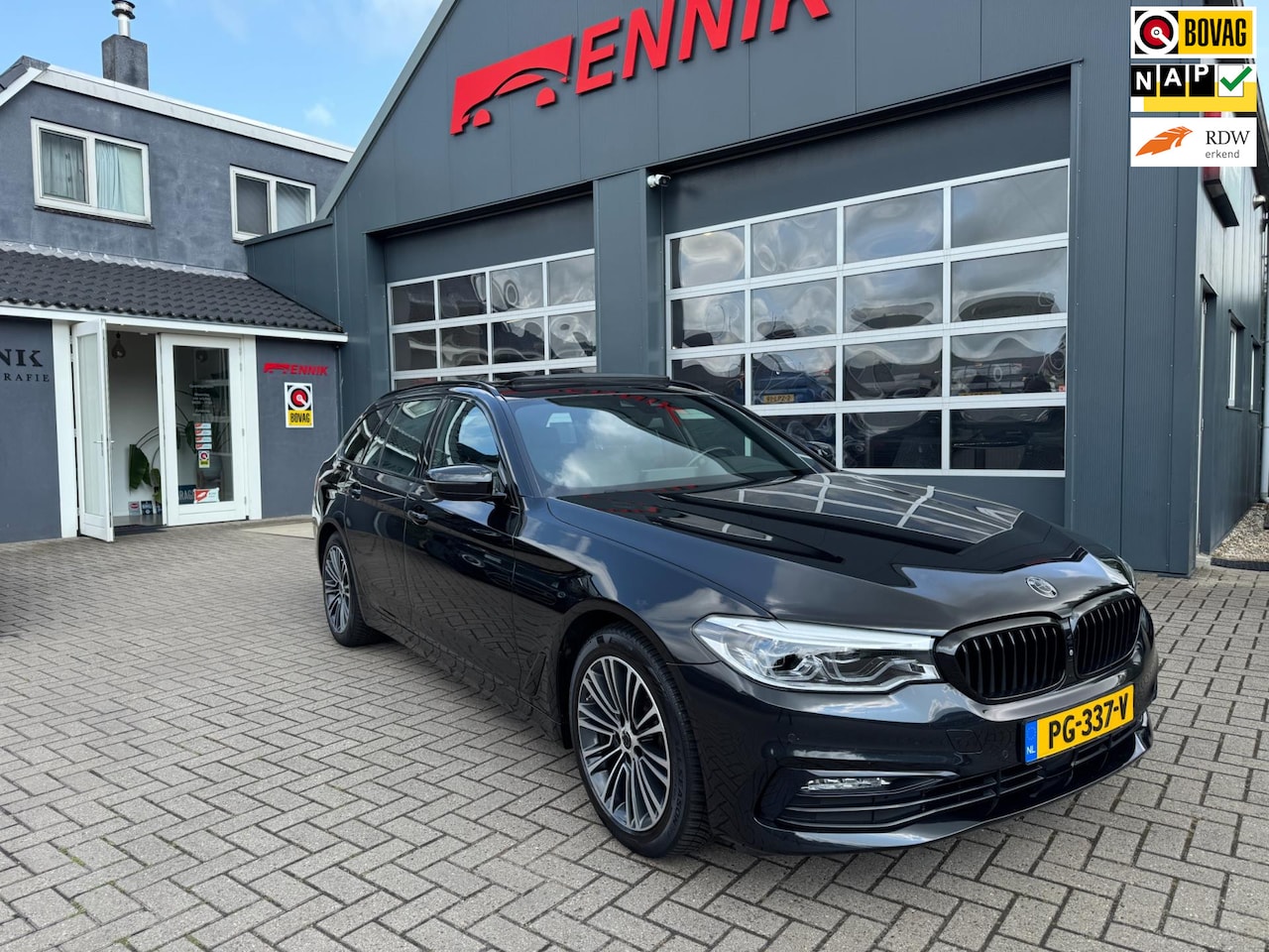 BMW 5-serie Touring - 520d High Executive Sportline / Pano / 360 Cam / H&K / Standverw. / NL Auto met NAP. - AutoWereld.nl